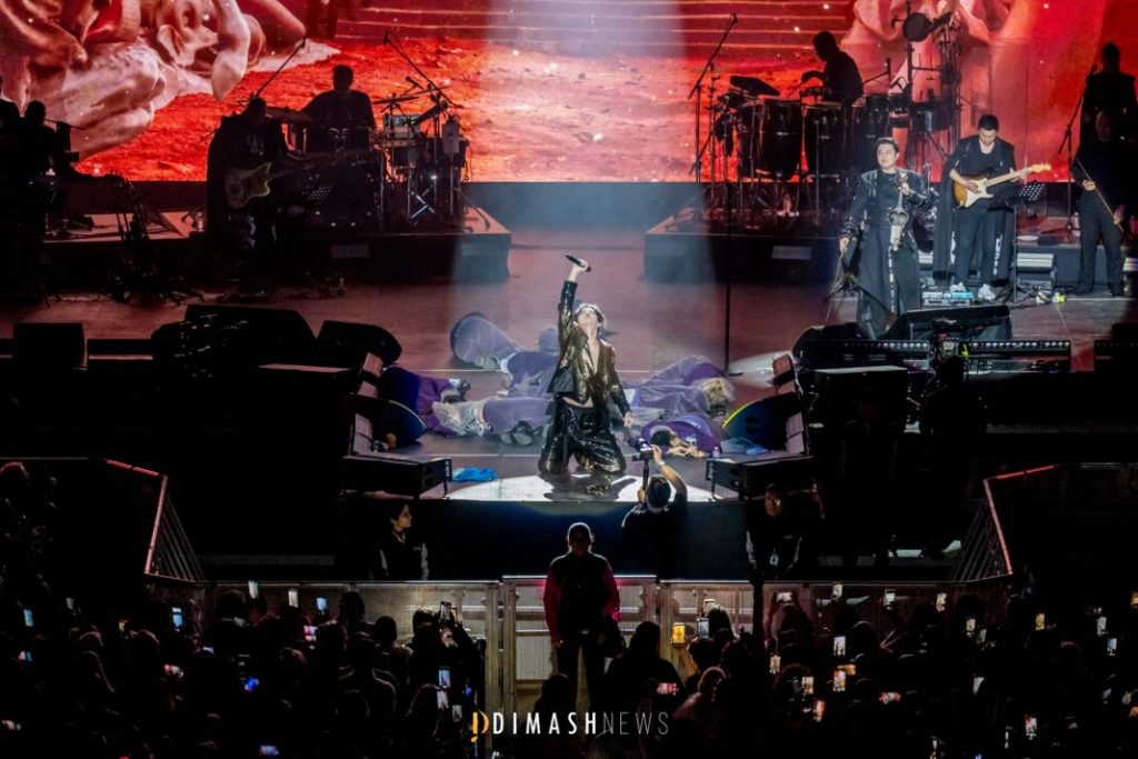 “Dimash Qudaibergen conclut brillamment sa tournée au Mexique”