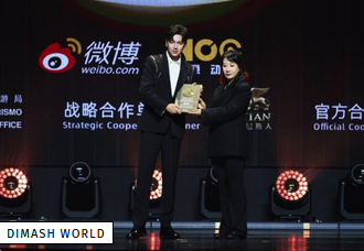 Dimash a reçu son premier prix en Chine en tant que producteur